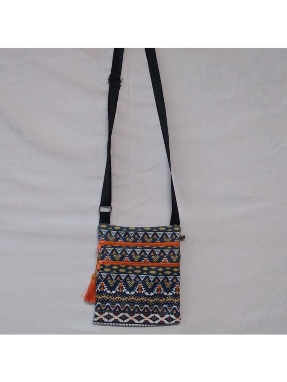 Cross Body Bag Aztec Design Adjustable Strap 3 Compartments Gender-Neutral EUC